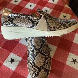 New Directions wedge sport shoes